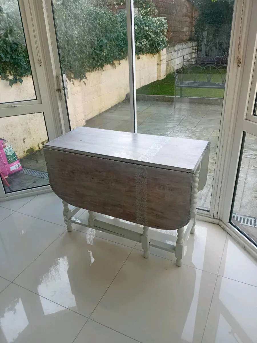 Dining table - Image 4