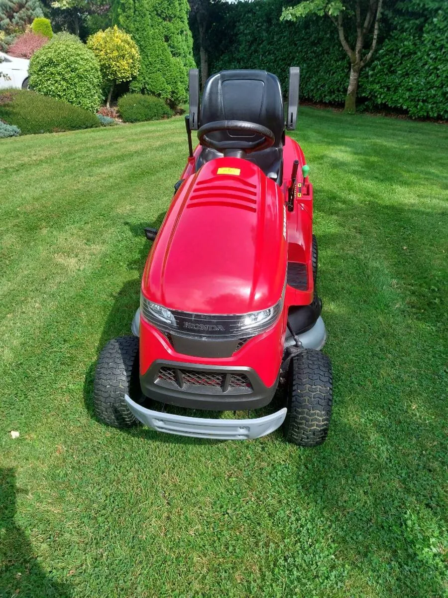 Ride on lawnmowers - Image 1