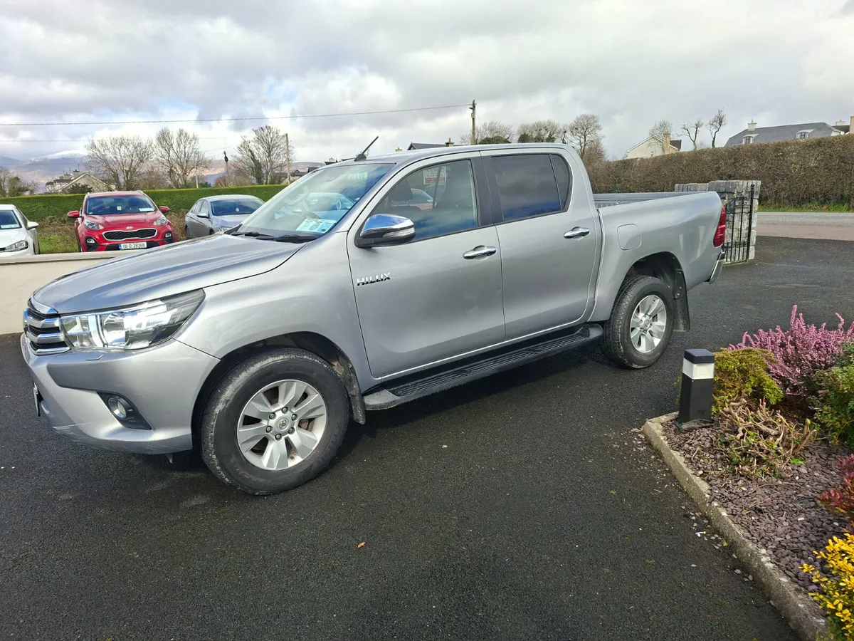 Toyota Hilux 2017 - Image 3