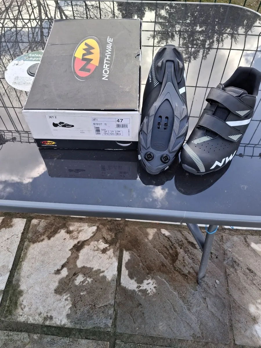 Cycling shoes - Image 3