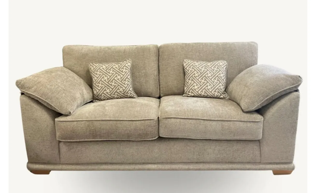 Sofa, unopened, 'Hartshire' from RightStyle Furnit - Image 1