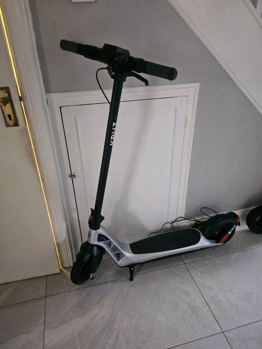 Kruz electric scooter - Image 1