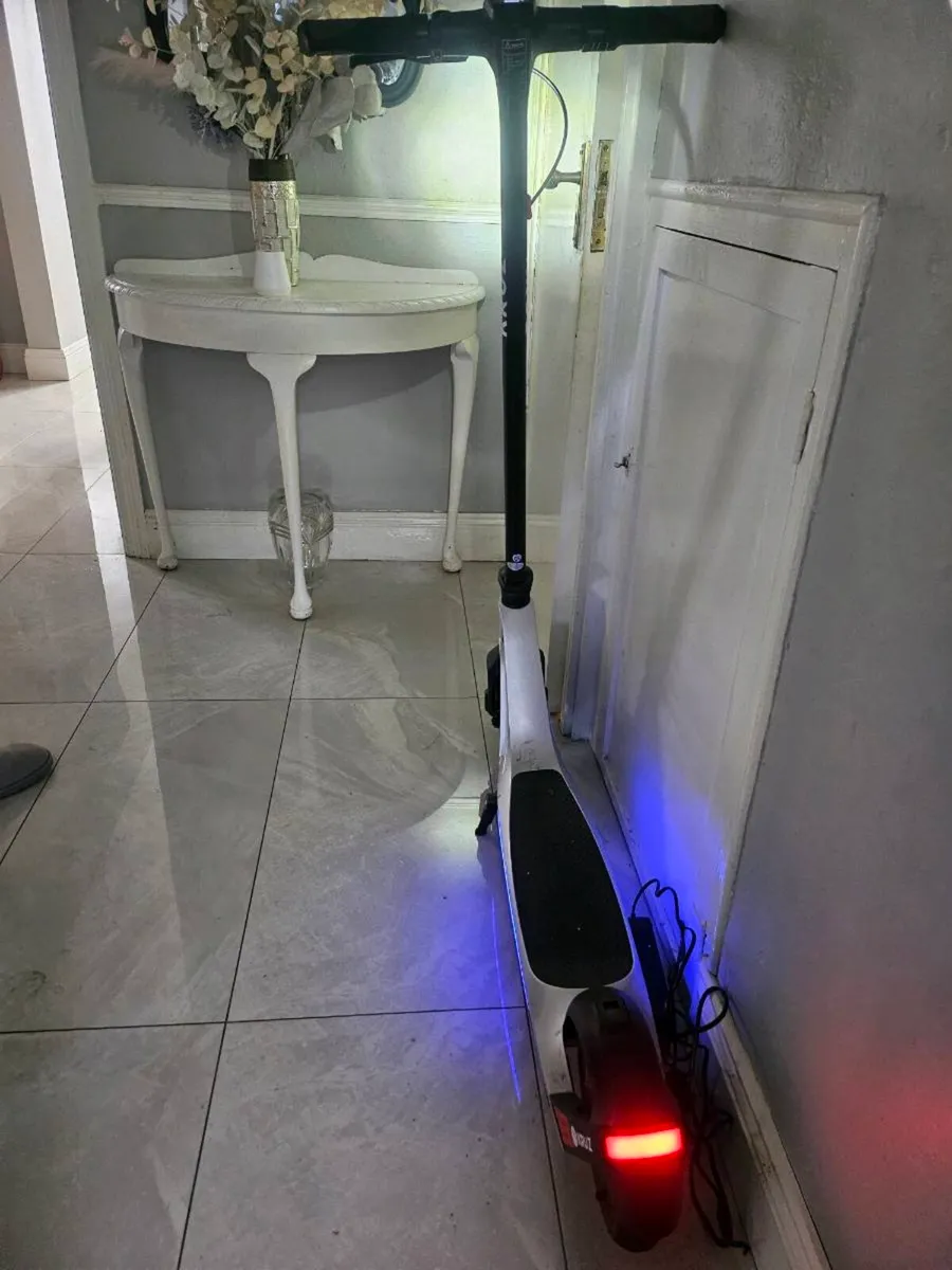 Kruz electric scooter - Image 4