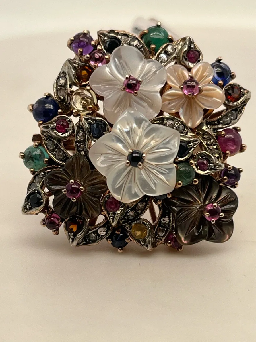 9k rose gold multi stone bouquet ring with shell. - Image 4