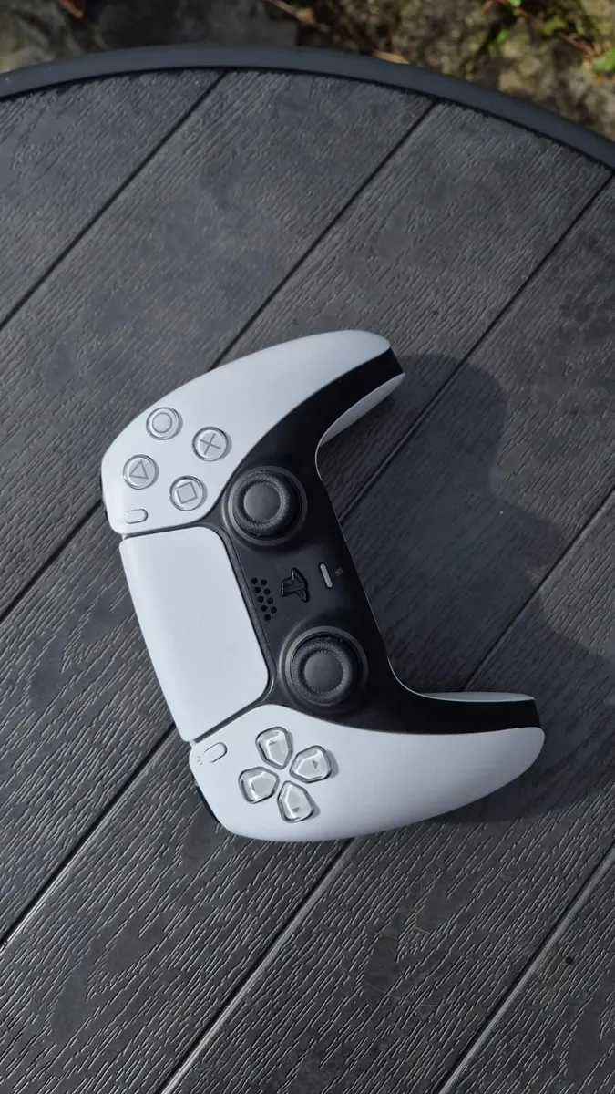 PS5 disc drive slim,3 controllers,charging station - Image 2