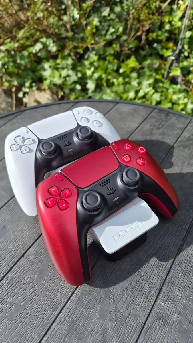 PS5 disc drive slim,3 controllers,charging station - Image 3