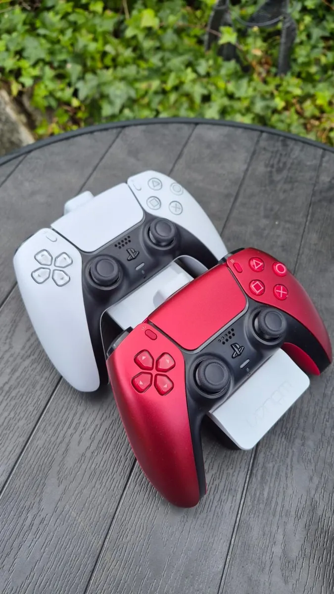 PS5 disc drive slim,3 controllers,charging station - Image 4