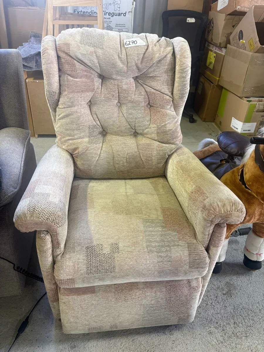 Lift and rise chair - Image 1