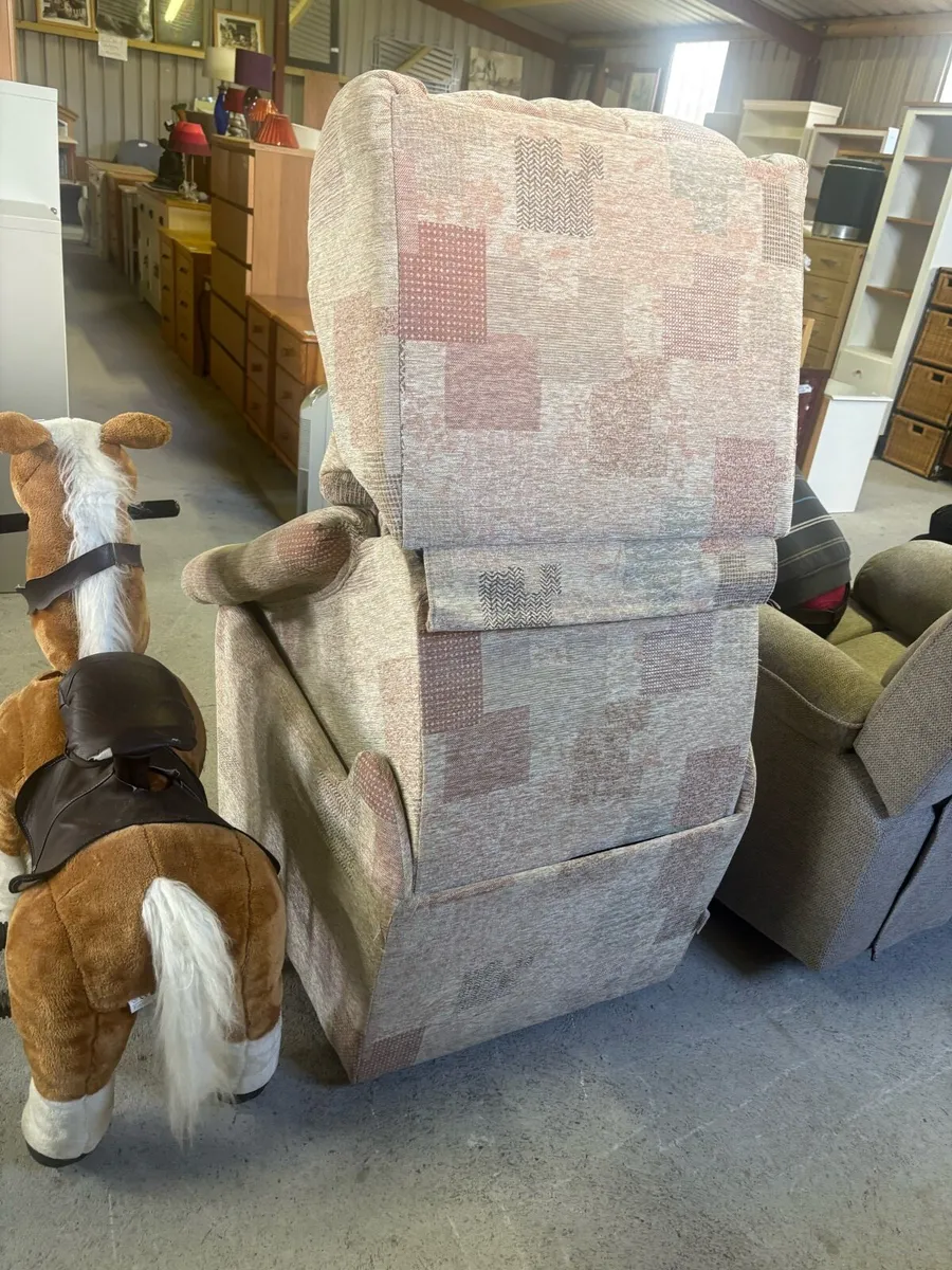 Lift and rise chair - Image 3