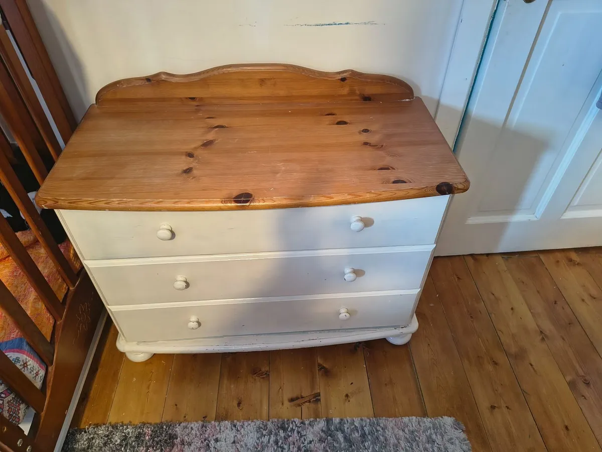 Chest of drawers - Image 1