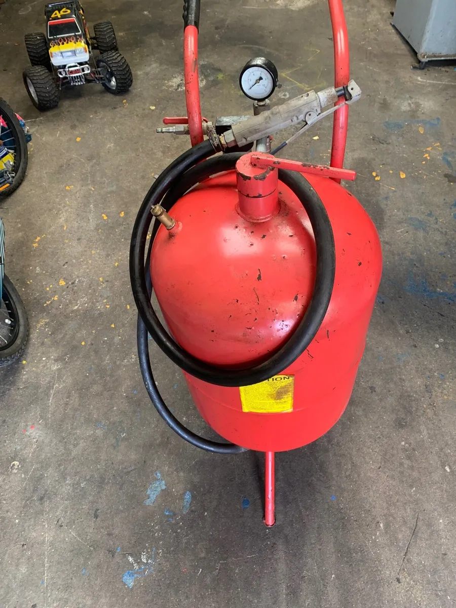 Sand blasting pot - Image 4