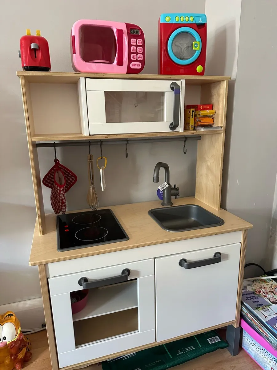 Child’s kitchen - Image 1