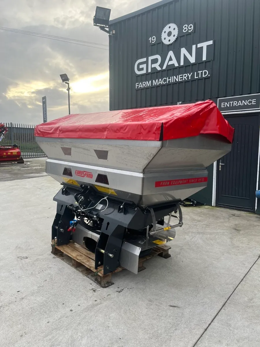 Cavallo fertiliser spreader 2500kg - Image 1