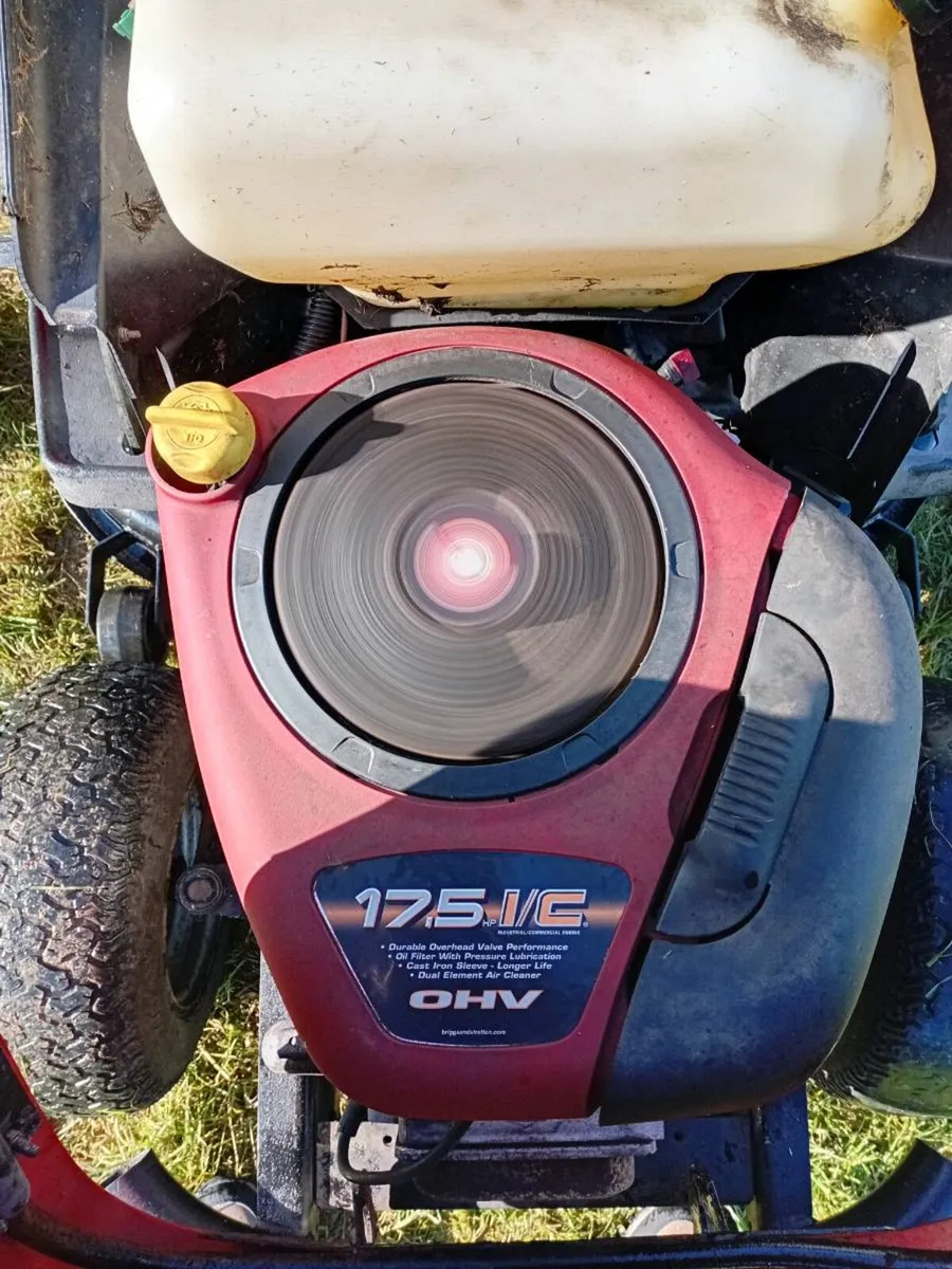 Ride on lawnmower - Image 3