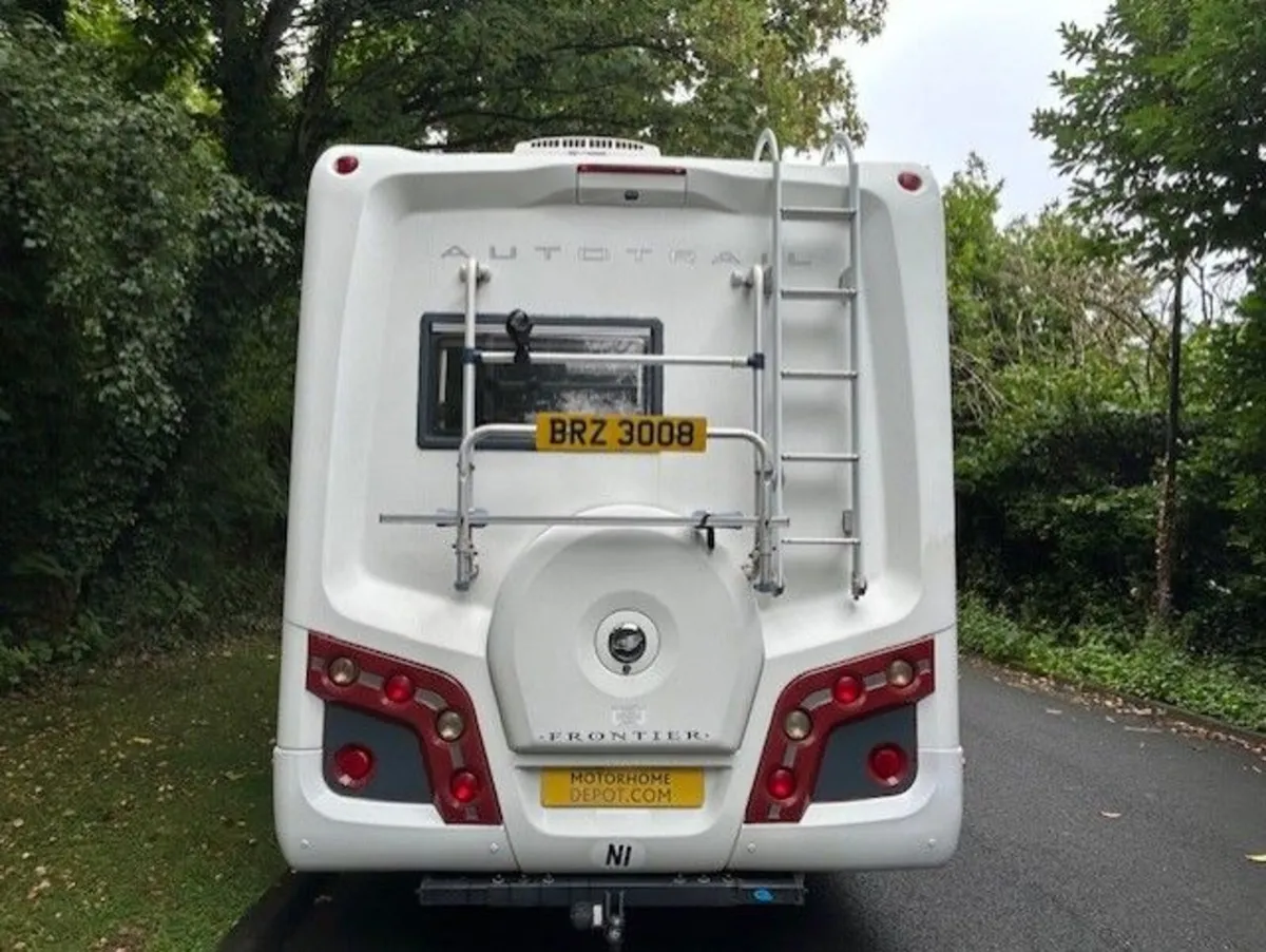 2010 AUTOTRAIL NAVAJO AUTOMATIC MOTORHOME FOR SALE - Image 4