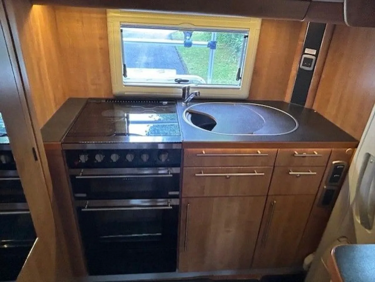 2010 AUTOTRAIL NAVAJO AUTOMATIC MOTORHOME FOR SALE - Image 2