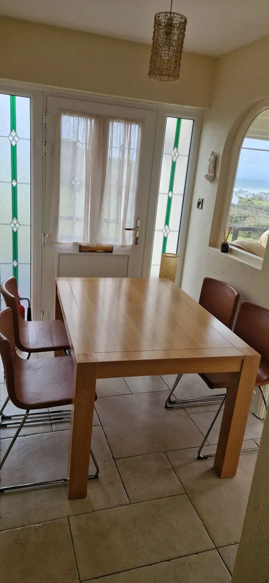 Diningroom table and chairs - Image 3