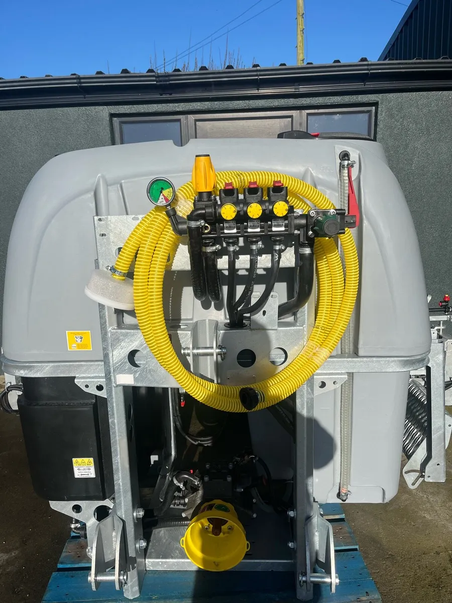 Gaysa 800 litre sprayer - Image 2