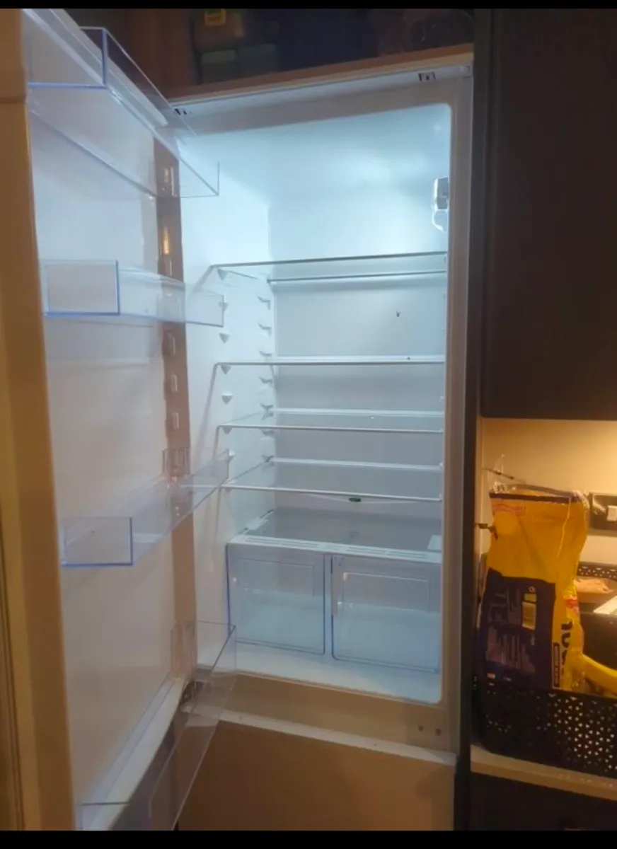Fridge and freezer - Image 3