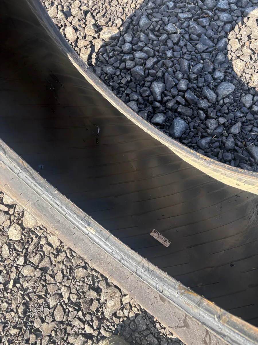 420 85 by28 front tyres - Image 2