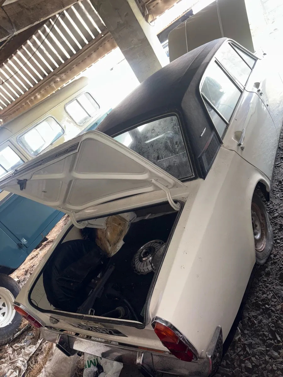 Ford Corsair 2000E - Image 4