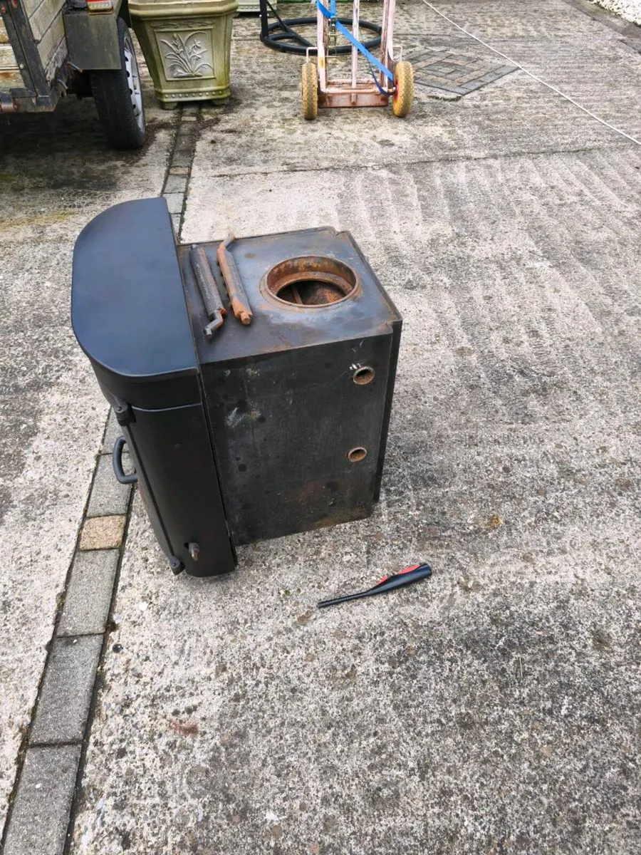 Charnwood insert stove with back boiler - Image 4