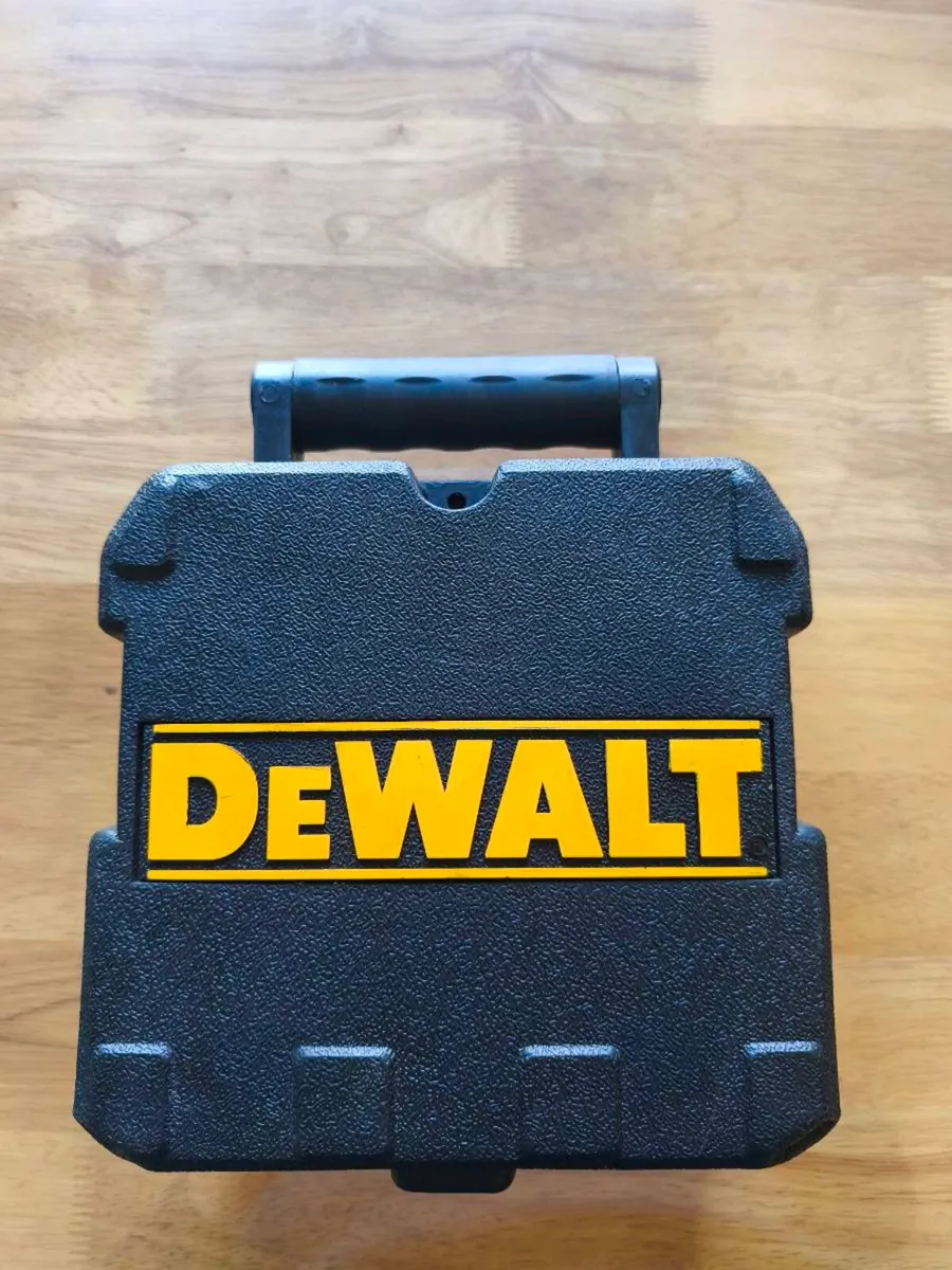 Dewalt two line green laser level - Image 2