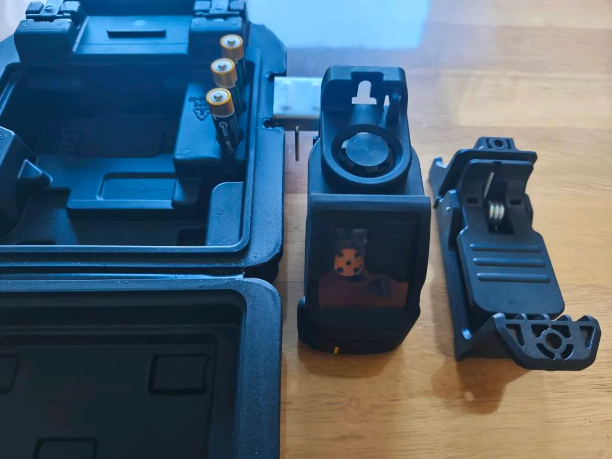 Dewalt two line green laser level - Image 3