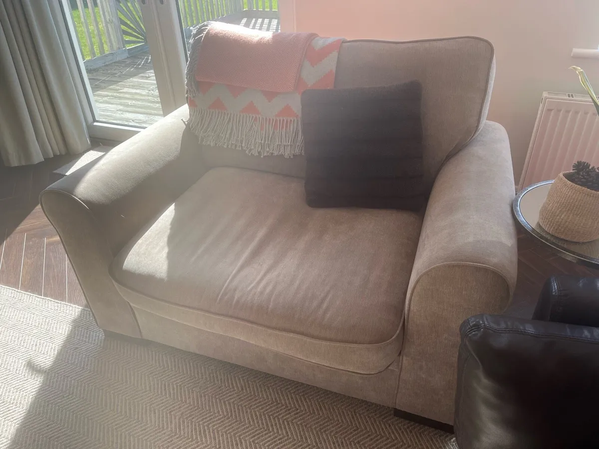 Sofa and matching - Image 4