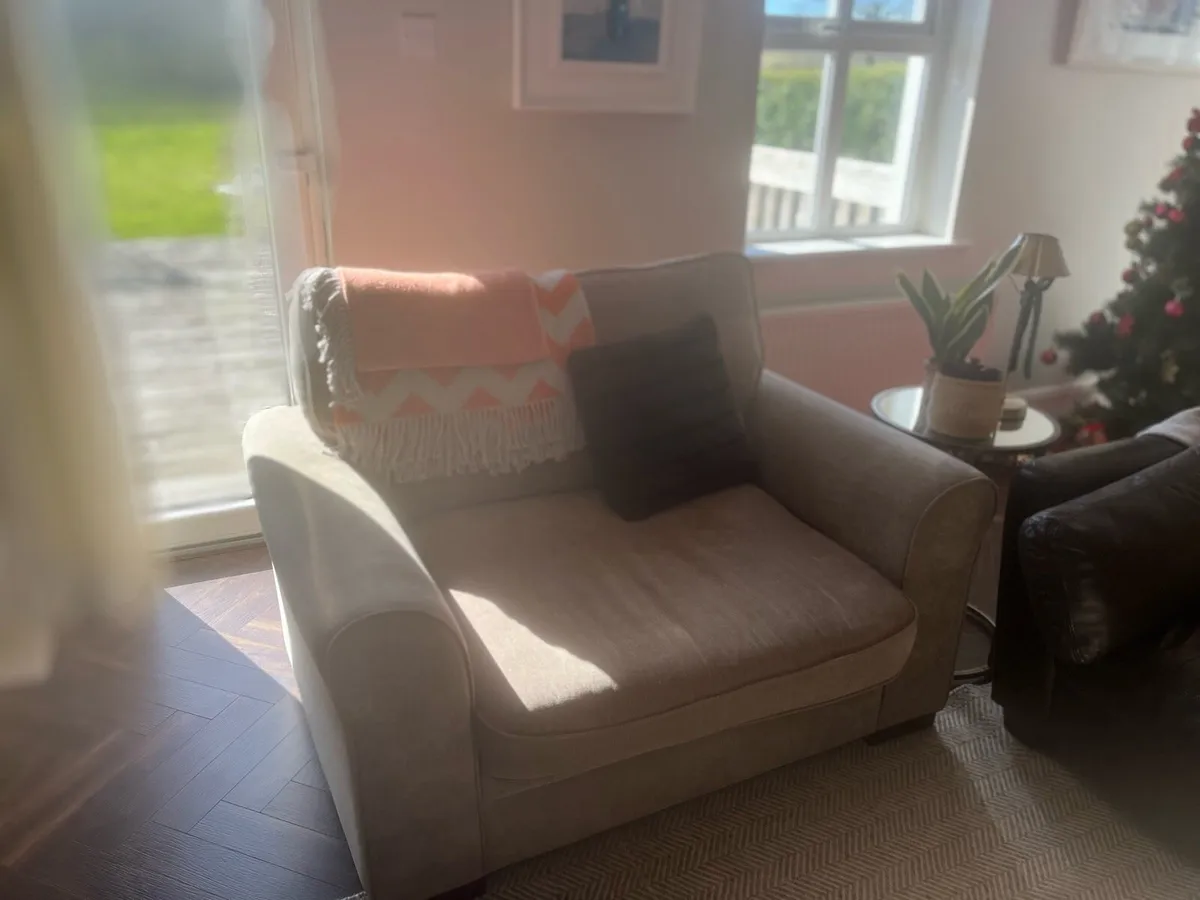 Sofa and matching - Image 3