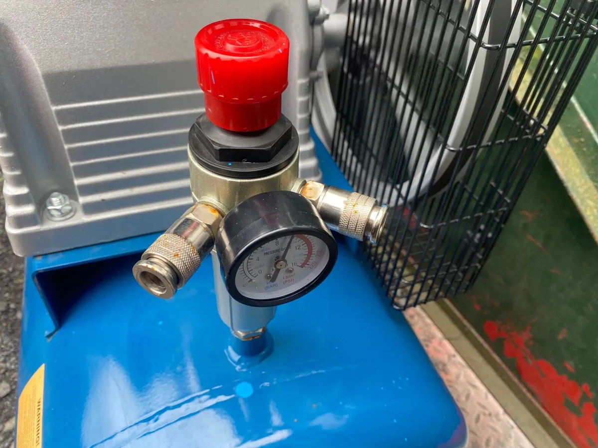 Petrol key start compressor - Image 3