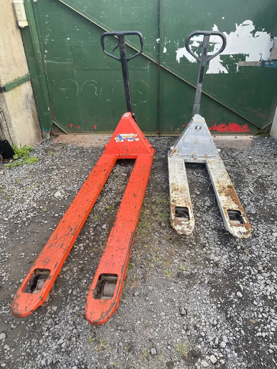 Selection of pallet trucks - Image 2