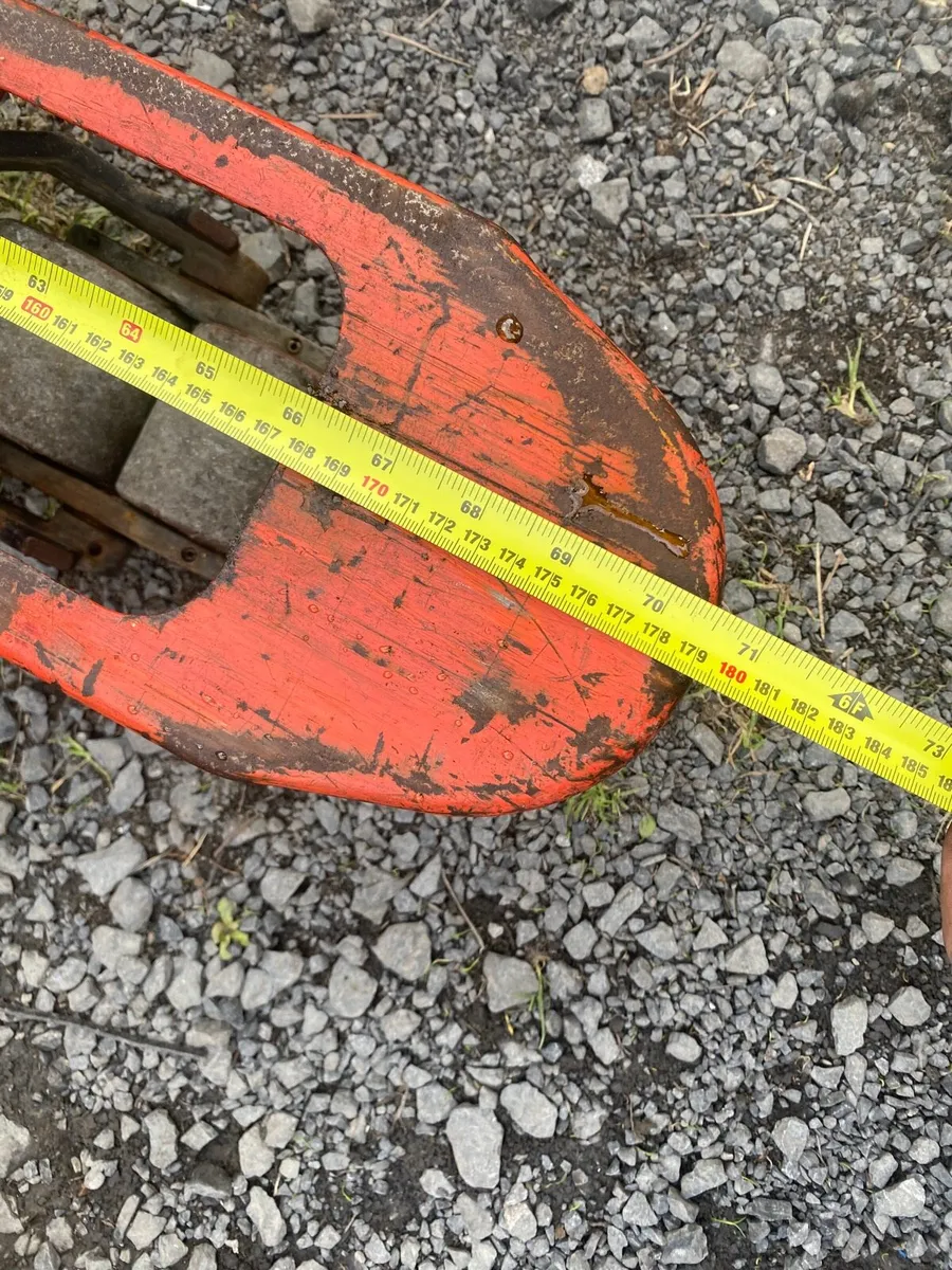 Selection of pallet trucks - Image 4