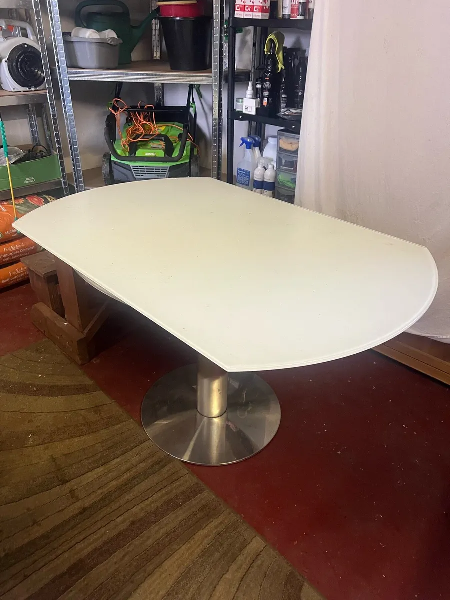 Rotating table - Image 1