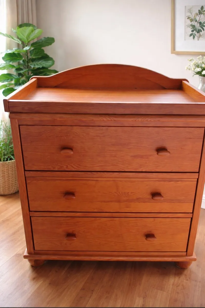 Chest of drawers