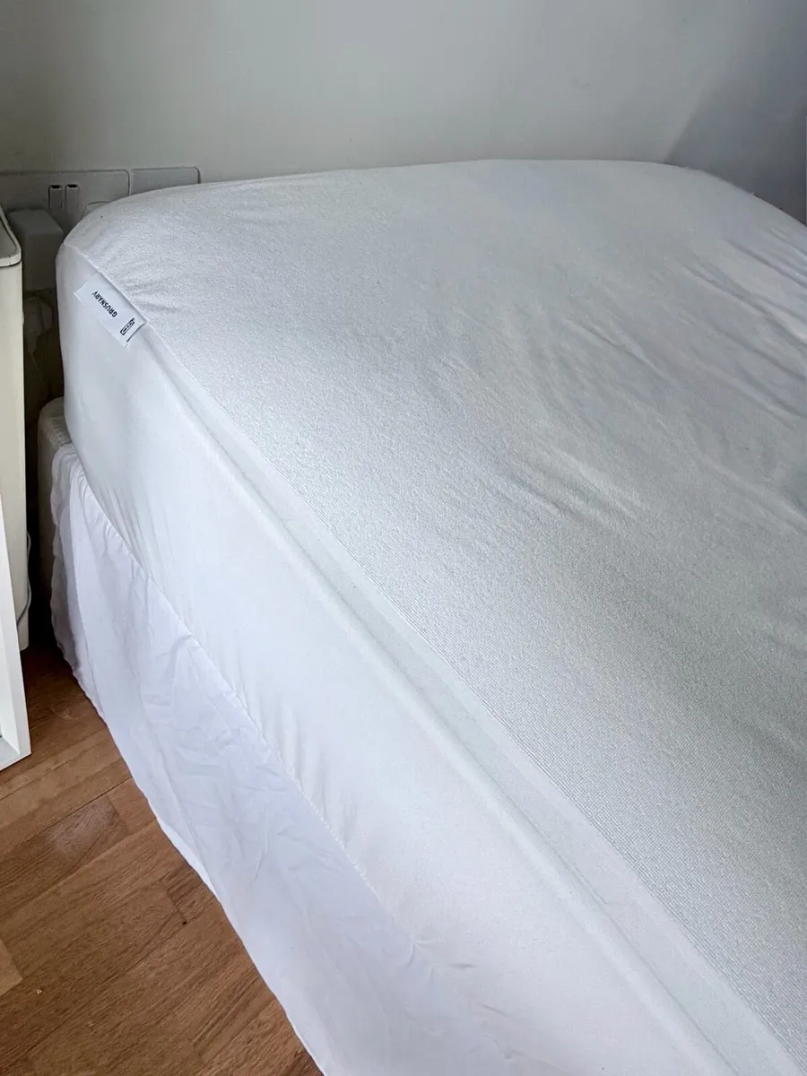 Double Bed - Image 3