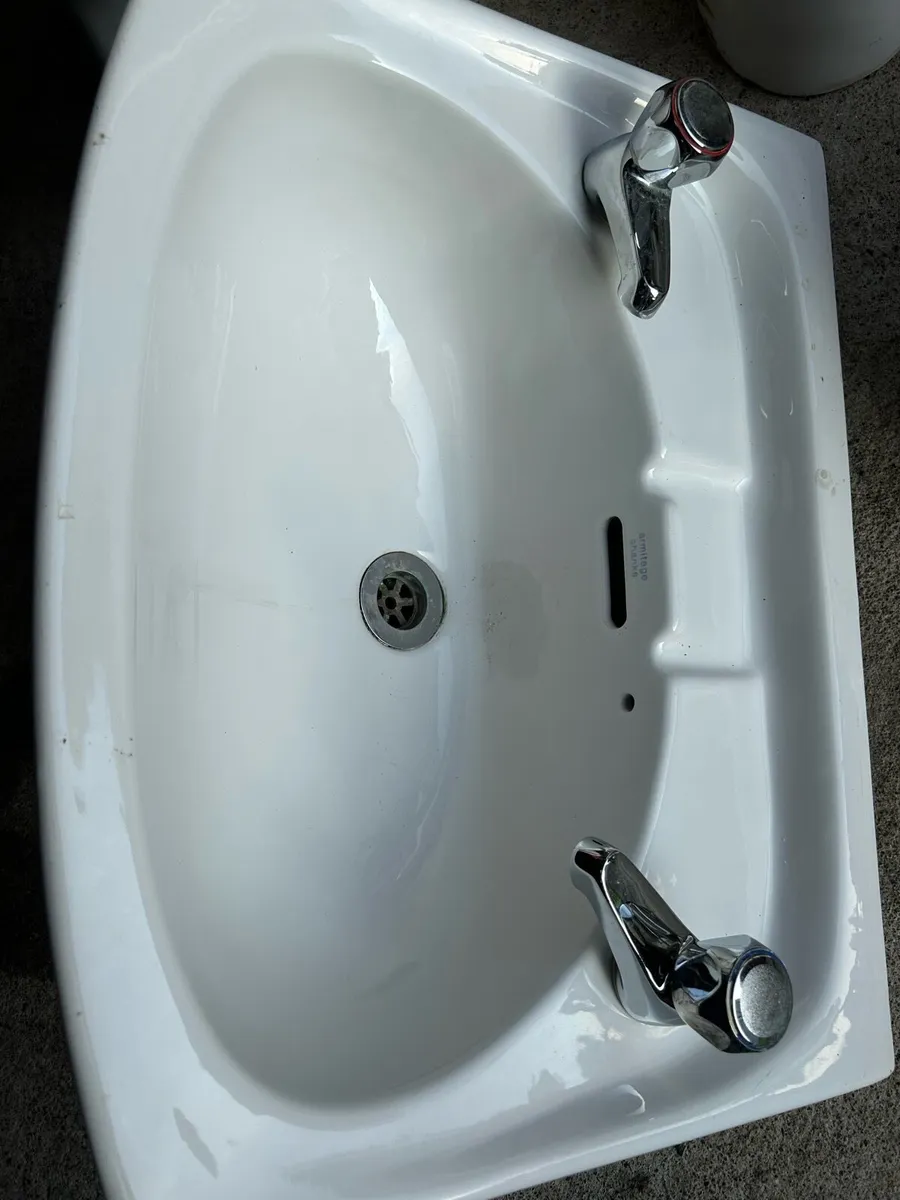 Handbasins complete with taps,traps and pedestals - Image 2