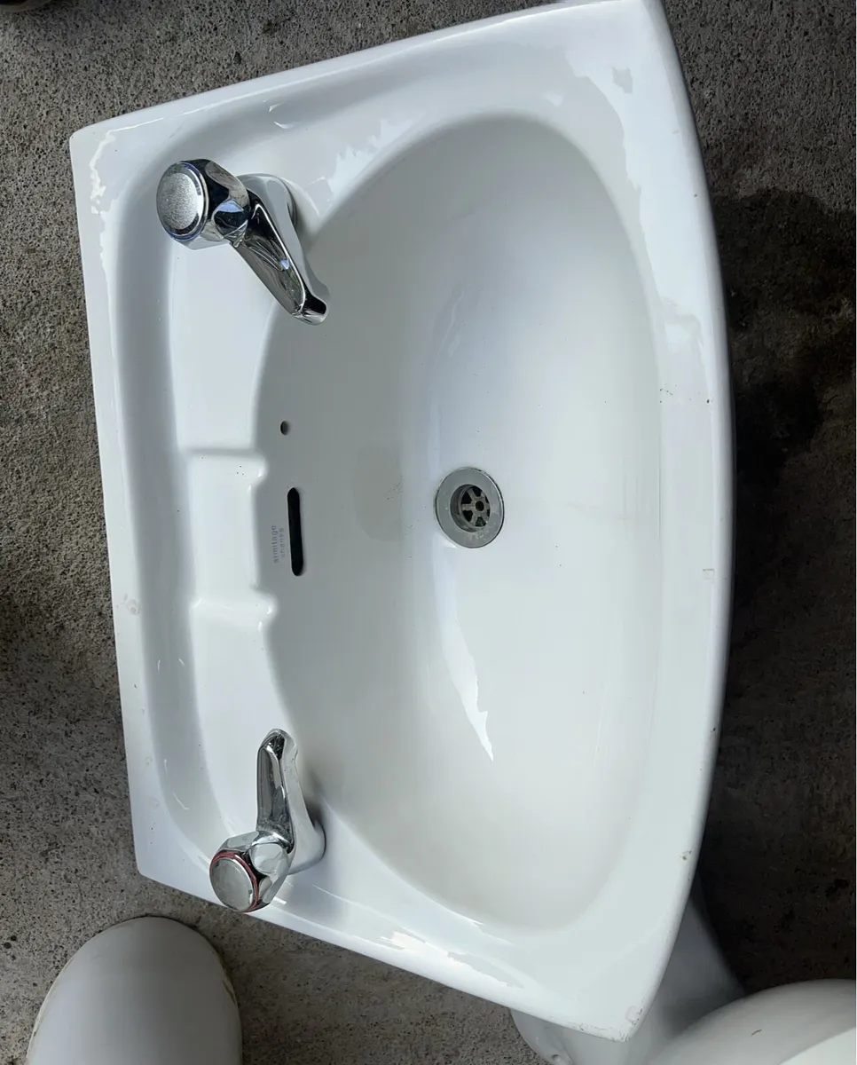 Handbasins complete with taps,traps and pedestals - Image 4