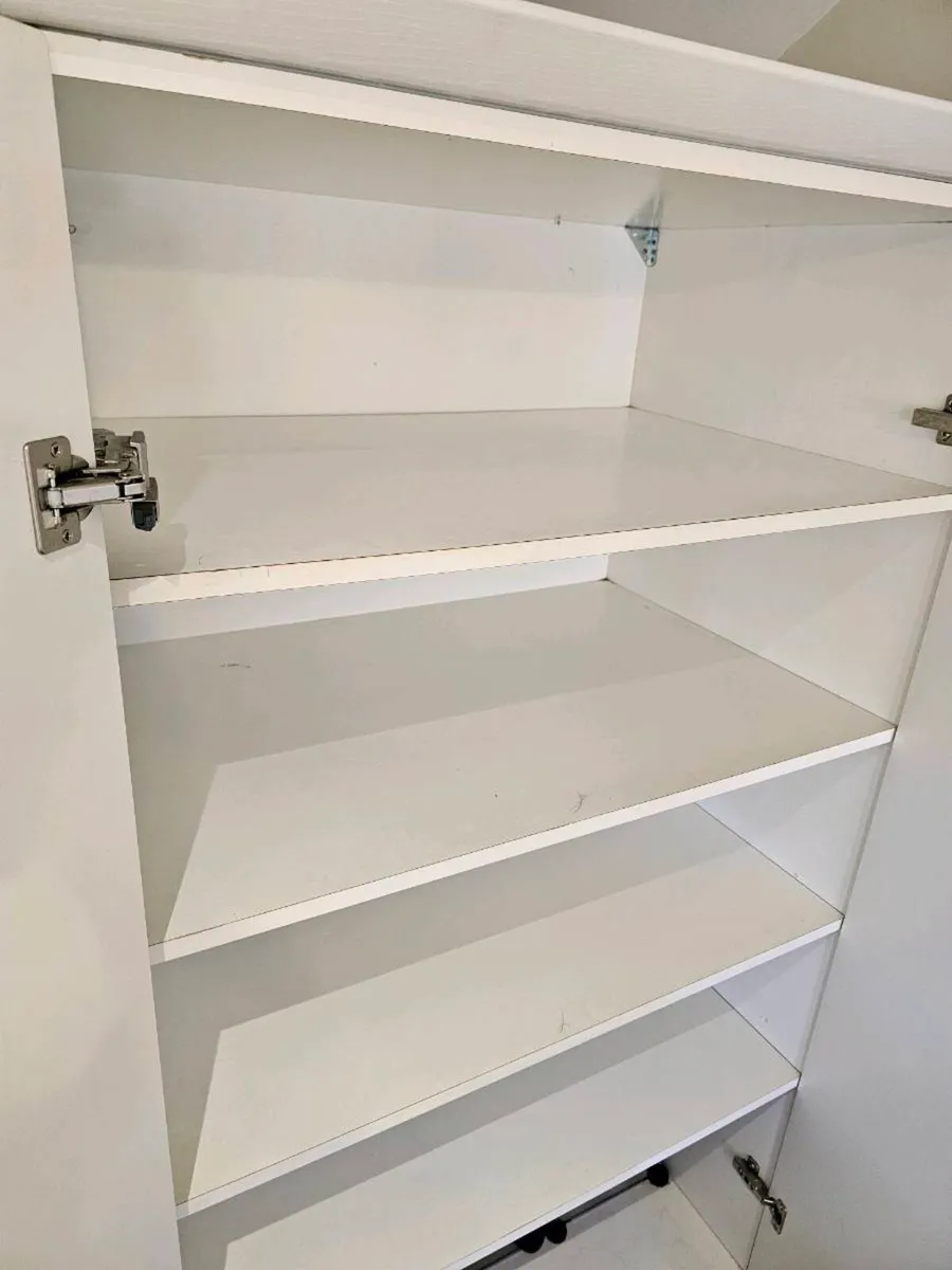 Built in wardrobe - Image 4