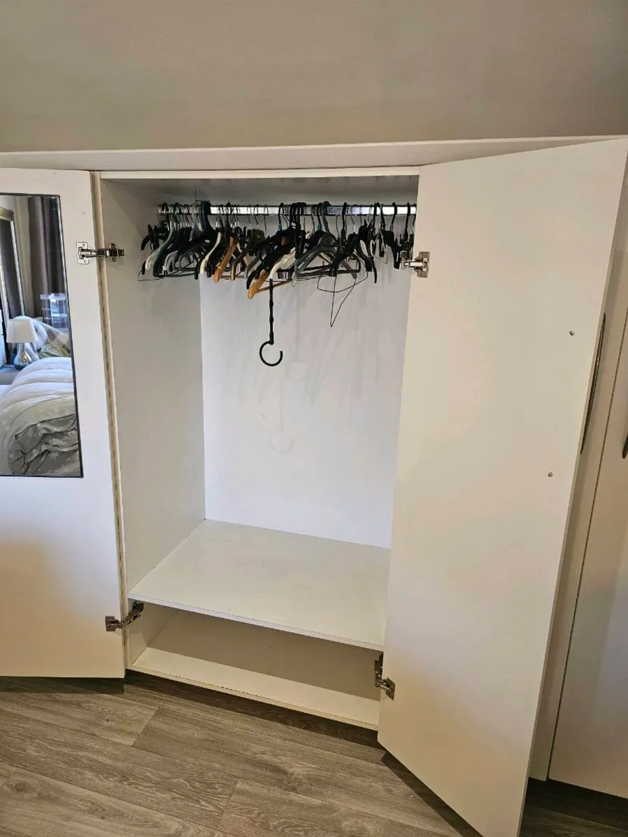 Built in wardrobe - Image 2