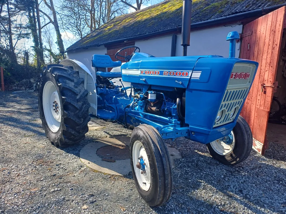Ford 2000 Tractor 1973 with tax book, - Image 2