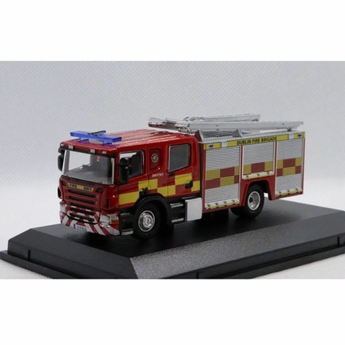 Dublin Fire Brigade : Dublin Fire Ambulance - Image 2