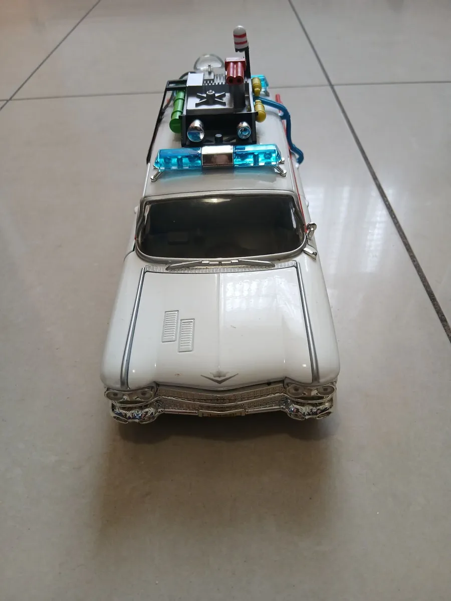 Ghostbusters ECTO-1 1:24 Die-Cast - Image 1