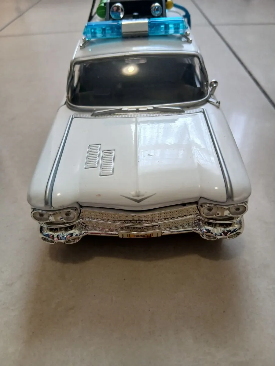 Ghostbusters ECTO-1 1:24 Die-Cast - Image 2