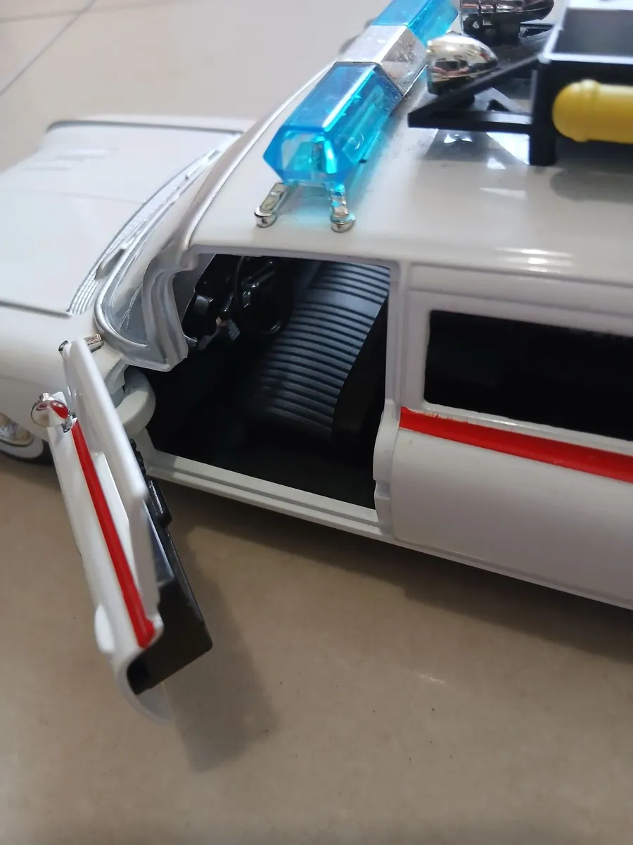Ghostbusters ECTO-1 1:24 Die-Cast - Image 4