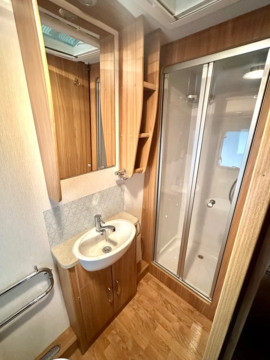 Lunar Clubman SE, Island Bed - Image 4