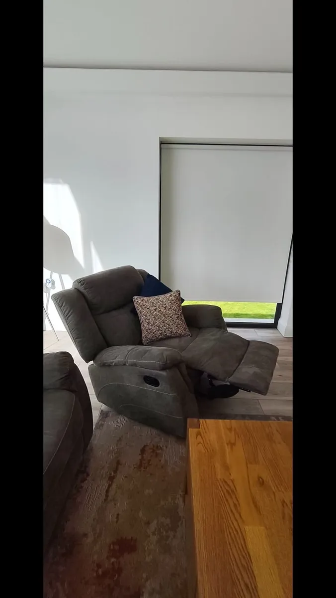 3 seater recliner plus 2 recliners - Image 2