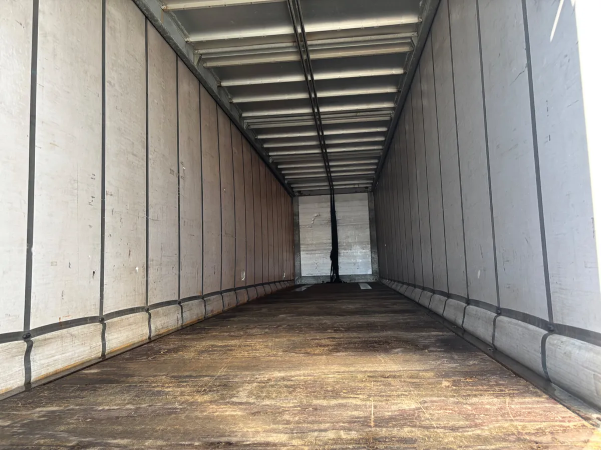 Schmitz Curtainsider 4.2 High Tested SAF axles - Image 4