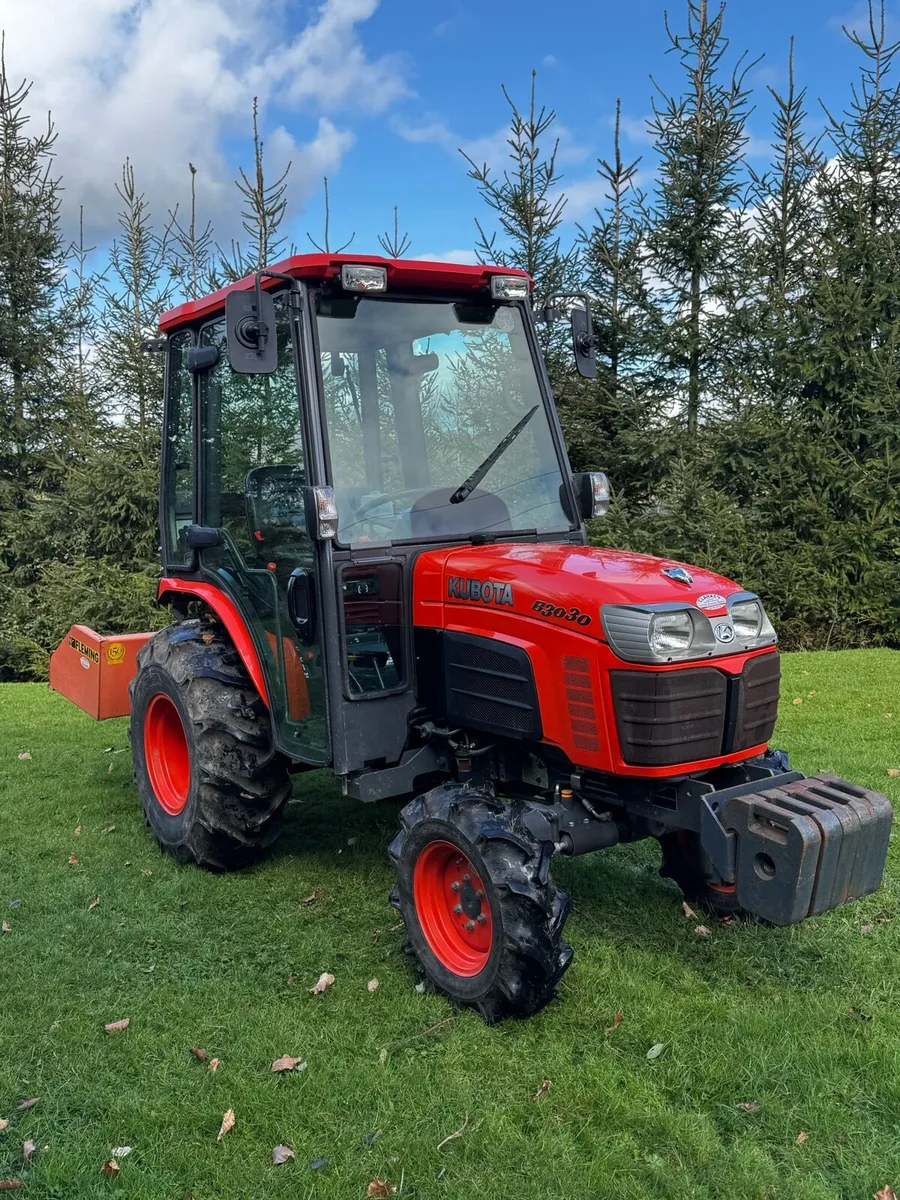 Kubota B3030 compact tractor - Image 1