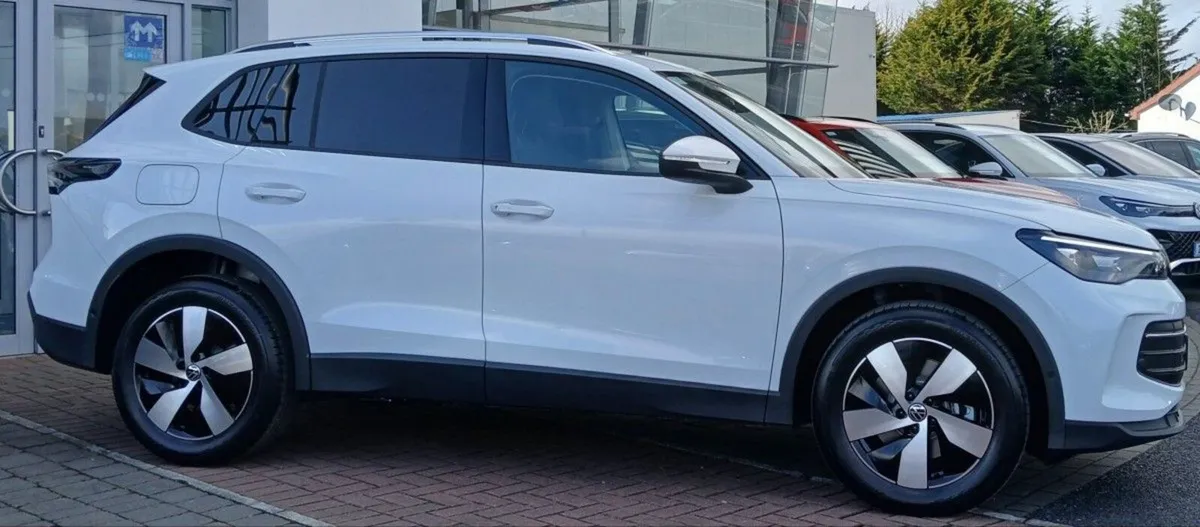 Volkswagen Tiguan 75 2.0TDI DSG 150HP **REAR VIEW - Image 2
